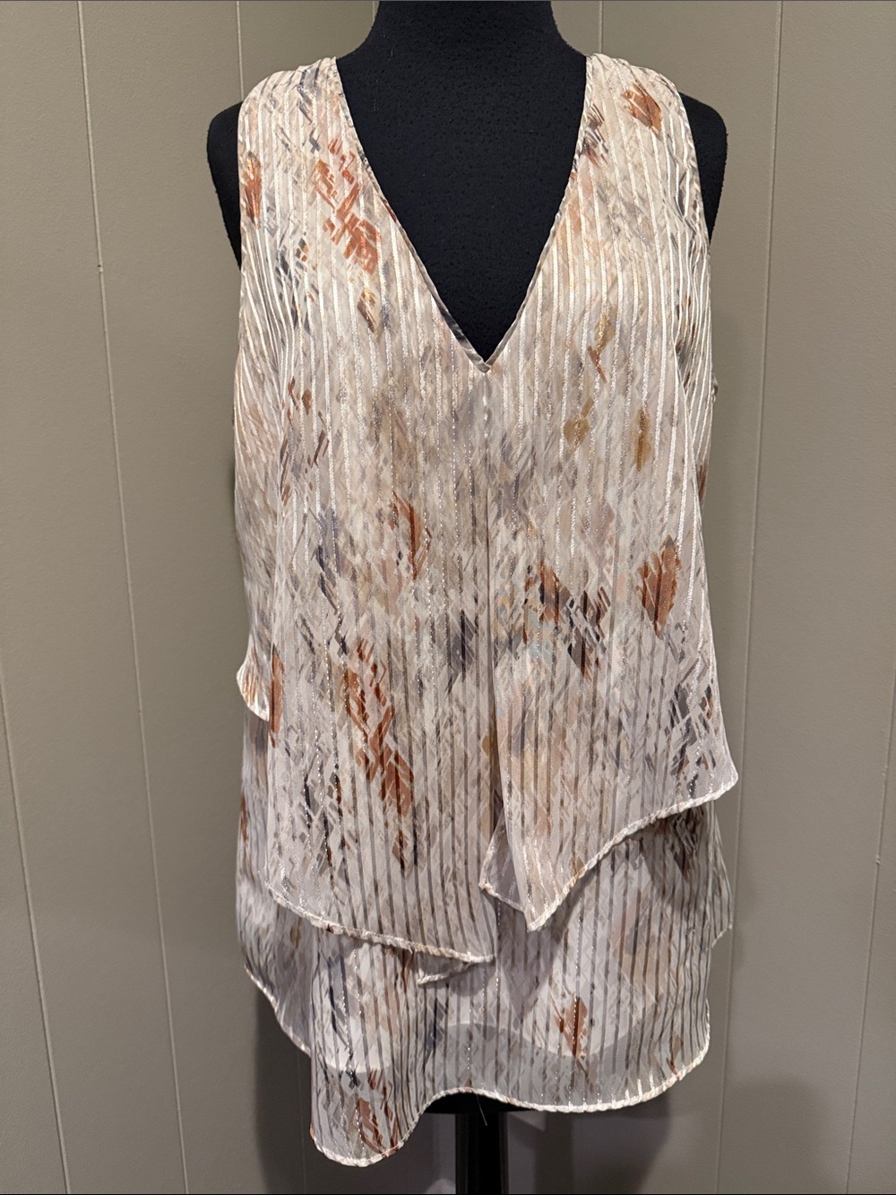 B44 White House Black Market Women’s Medium Pleated Layered V-Neck Tank
